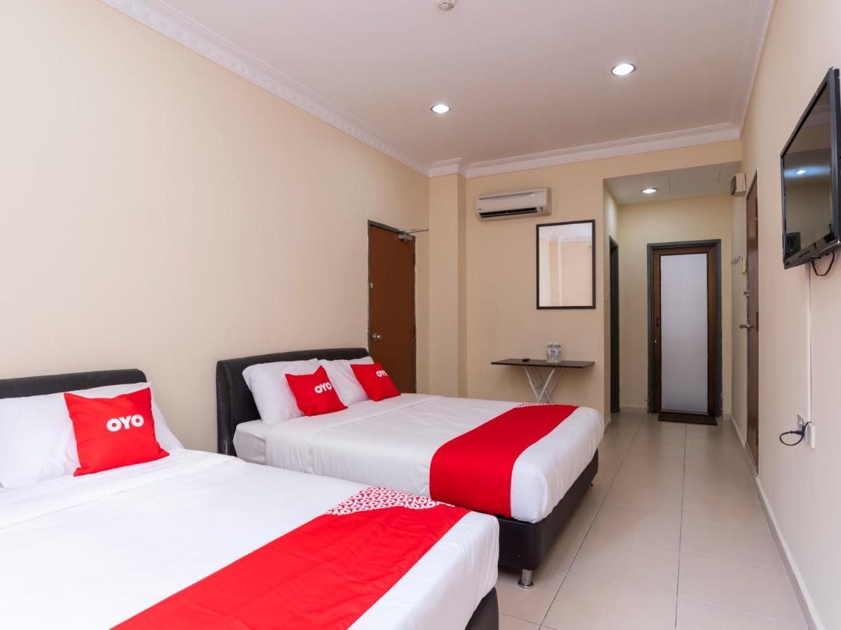 Oyo 89536 Hazris Hotel Batu Pahat Exterior foto