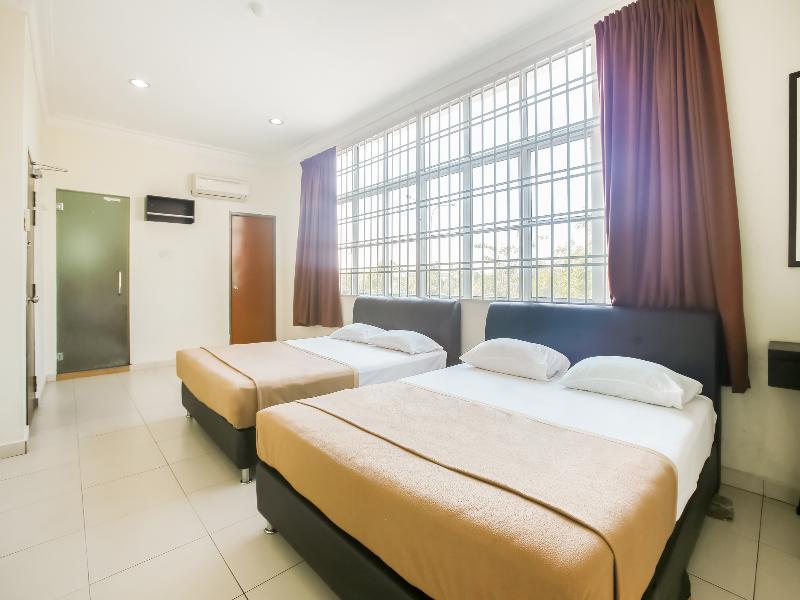 Oyo 89536 Hazris Hotel Batu Pahat Exterior foto